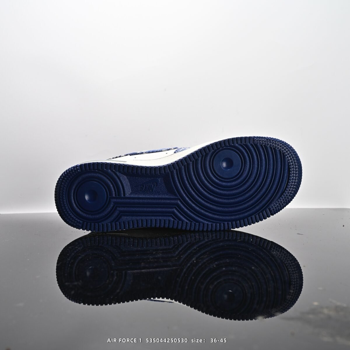 ⁦حذاء NIKE AIR FORCE 1 '07⁩ - الصورة ⁦3⁩