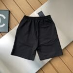 ⁦شورت لويس فويتون بتصميم جديد⁩ - الصورة ⁦3⁩