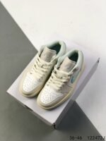 ⁦حذاء NIKE Air Jordan 1 Low AJ1⁩ - الصورة ⁦2⁩