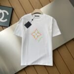 ⁦تيشيرت لويس فويتون الجديد بياقة دائرية وأكمام قصيرة للرجال والنساء⁩ - الصورة ⁦2⁩