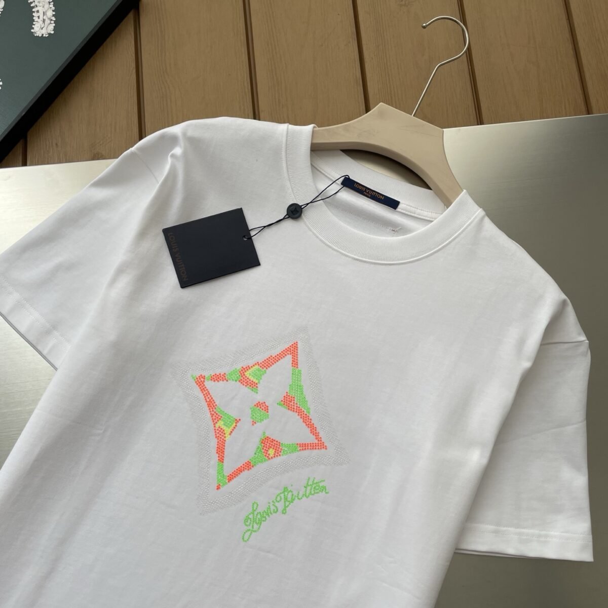 ⁦تيشيرت لويس فويتون الجديد بياقة دائرية وأكمام قصيرة للرجال والنساء⁩ - الصورة ⁦4⁩