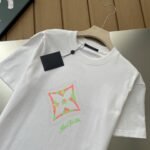 ⁦تيشيرت لويس فويتون الجديد بياقة دائرية وأكمام قصيرة للرجال والنساء⁩ - الصورة ⁦4⁩