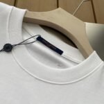 ⁦تيشيرت لويس فويتون الجديد بياقة دائرية وأكمام قصيرة للرجال والنساء⁩ - الصورة ⁦6⁩