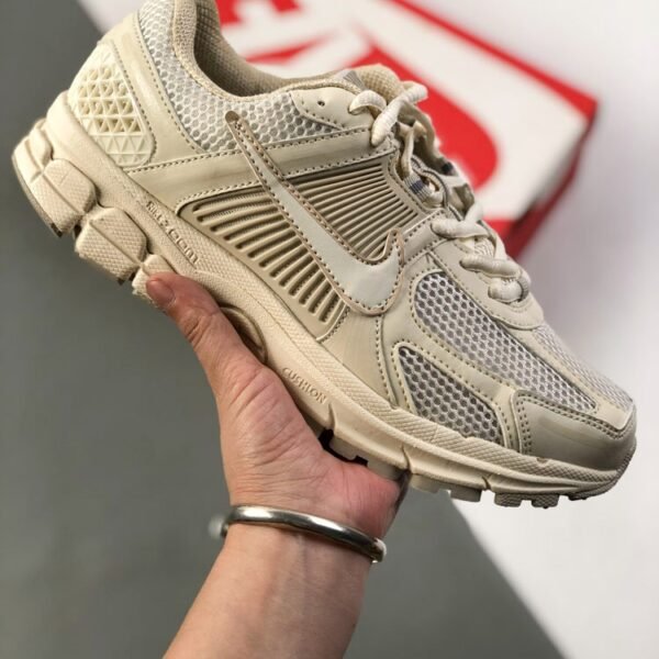 حذاء Nike Air Zoom Vomero 5