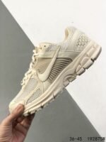 ⁦حذاء Nike Air Zoom Vomero 5⁩ - الصورة ⁦6⁩