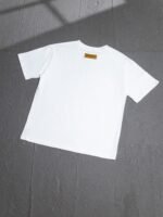 ⁦تيشيرت لويس فويتون بأكمام قصيرة، مناسب للرجال والنساء، مناسب لجميع المناسبات.⁩ - الصورة ⁦4⁩