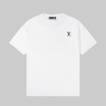 ⁦تيشيرت لويس فويتون بأكمام قصيرة، مطبوع عليه نقشة من الأمام والخلف⁩ - الصورة ⁦5⁩