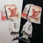 ⁦تيشيرت لويس فويتون قصير الأكمام بطبعة شخصية كرتونية⁩ - الصورة ⁦5⁩