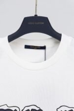 ⁦تيشيرت لويس فويتون سنو ماونتن سنو توب بأكمام قصيرة وطبعة حروف⁩ - الصورة ⁦6⁩