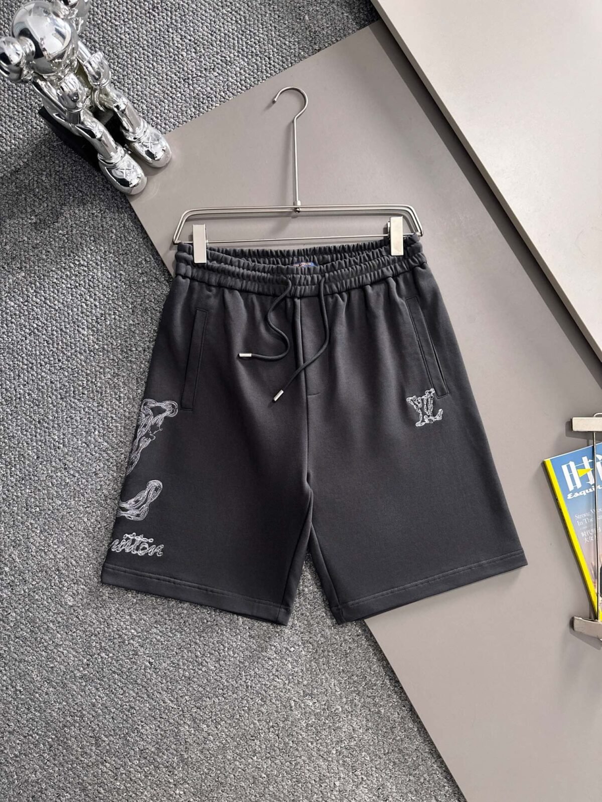 ⁦شورت لويس فويتون الجديد⁩ - الصورة ⁦4⁩