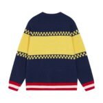 ⁦سترة غوتشي صفراء منقوشة بياقة دائرية من الجاكار، مكتوب عليها "أحبك"⁩ - الصورة ⁦2⁩