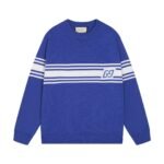 سترة غوتشي مخططة بتطريز شعار G المزدوج، بياقة دائرية، من الجاكار