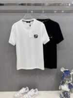 تيشيرت فندي بأكمام قصيرة