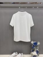 ⁦تيشيرت فندي بأكمام قصيرة⁩ - الصورة ⁦4⁩