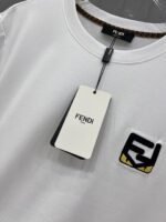 ⁦تيشيرت فندي بأكمام قصيرة⁩ - الصورة ⁦9⁩