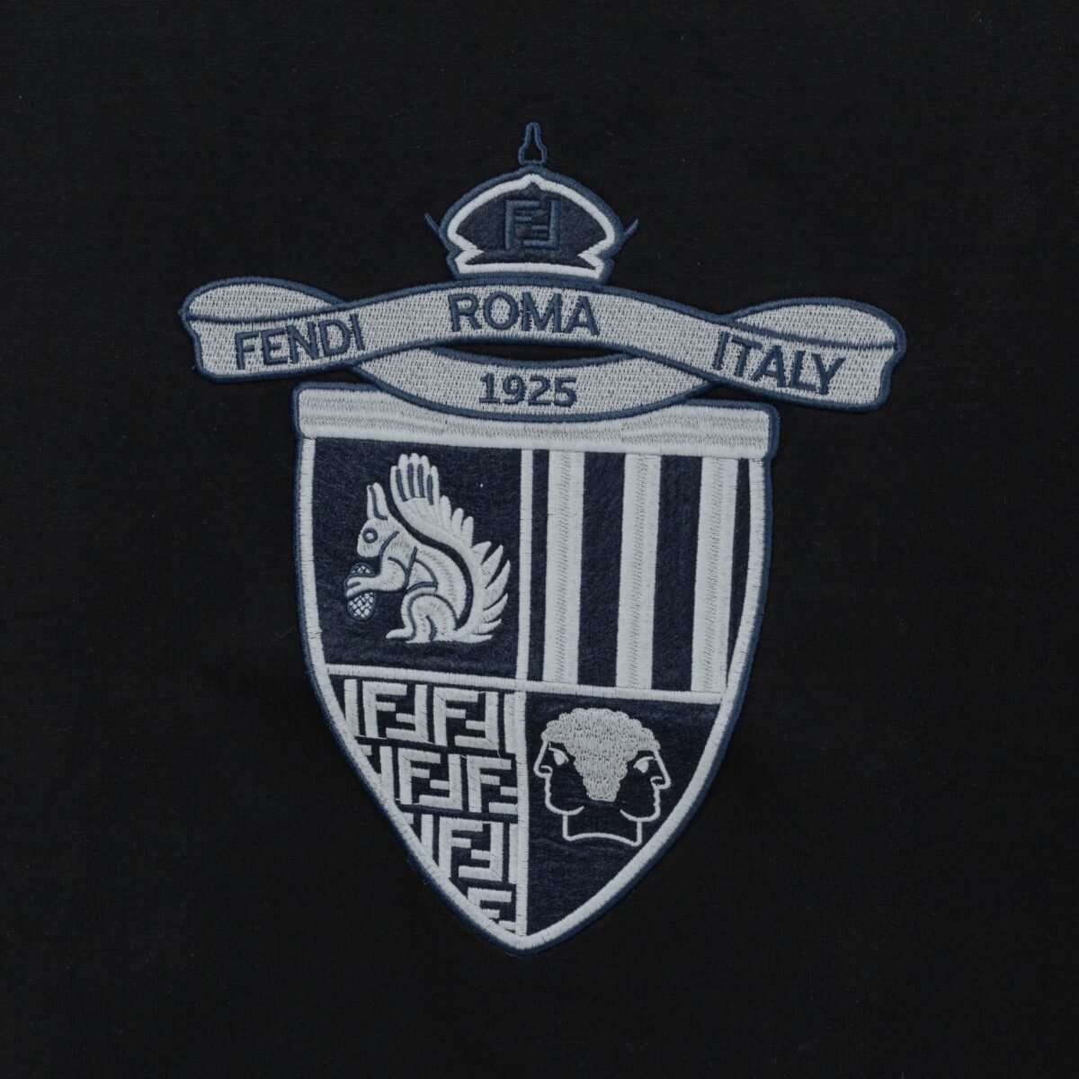 ⁦تيشيرت فندي الجديد، ربيع وصيف، كاجوال بأكمام قصيرة، مطرز.⁩ - الصورة ⁦6⁩