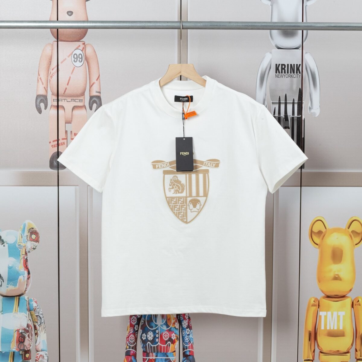 ⁦تيشيرت فندي الجديد، ربيع وصيف، كاجوال بأكمام قصيرة، مطرز.⁩ - الصورة ⁦2⁩