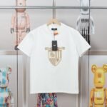 ⁦تيشيرت فندي الجديد، ربيع وصيف، كاجوال بأكمام قصيرة، مطرز.⁩ - الصورة ⁦2⁩