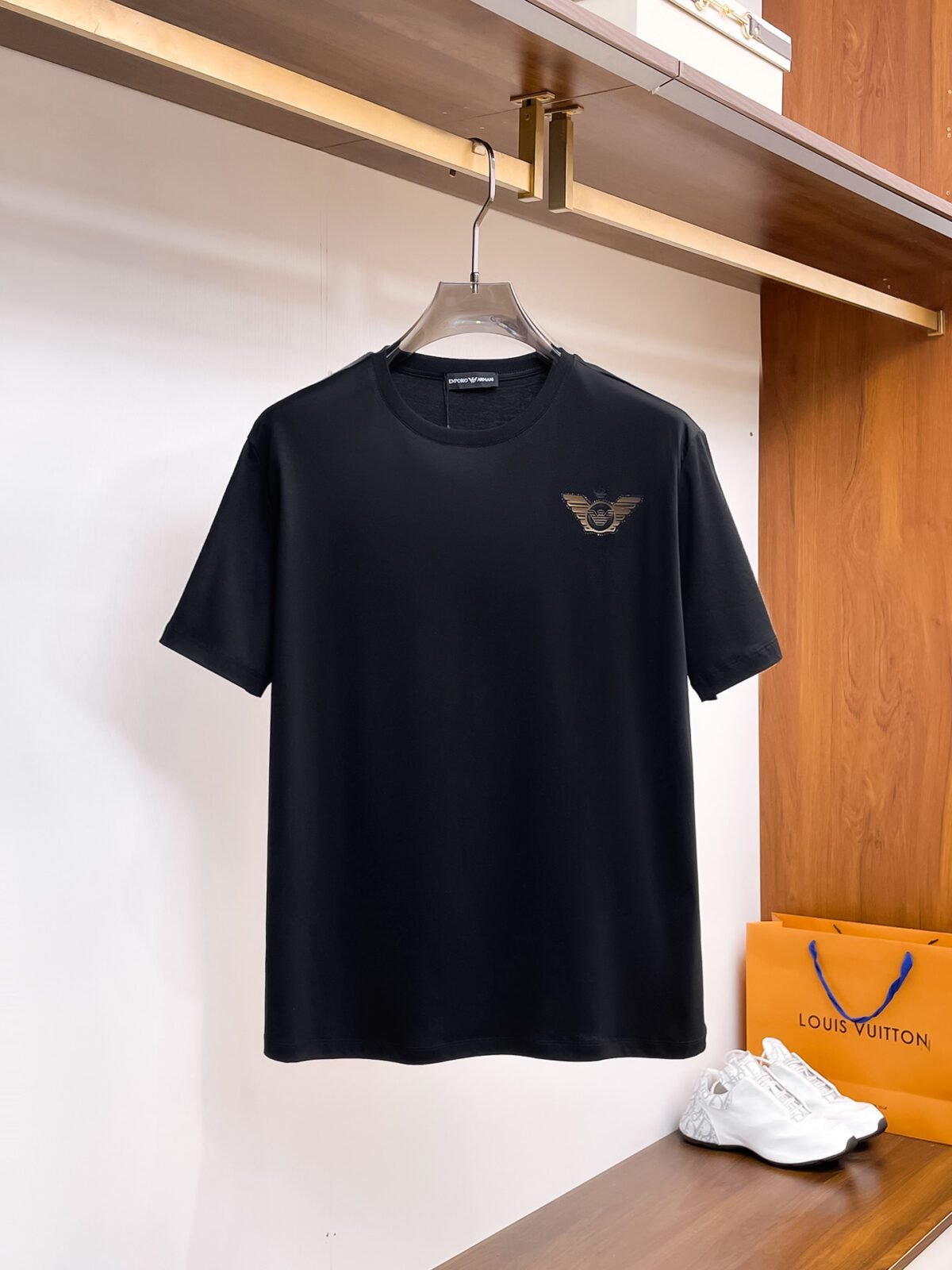 ⁦تيشيرت أرماني قطني بأكمام قصيرة⁩ - الصورة ⁦1⁩