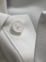 ⁦تيشيرت بولو من أرماني، مصنوع من قطن ناعم ومريح وجيد التهوية، بأكمام قصيرة.⁩ - الصورة ⁦5⁩