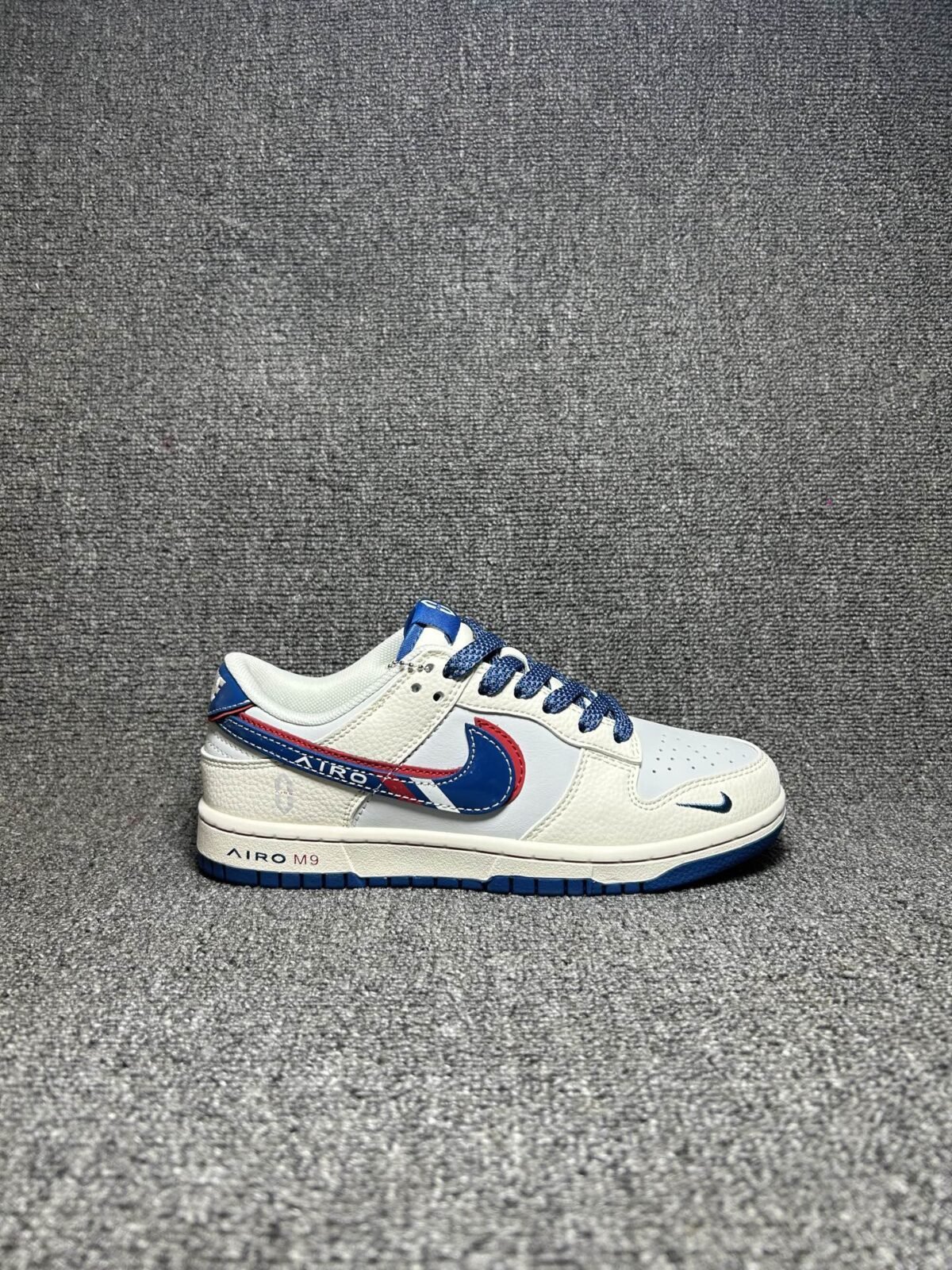 ⁦حذاء Nike Dunk Low⁩ - الصورة ⁦1⁩