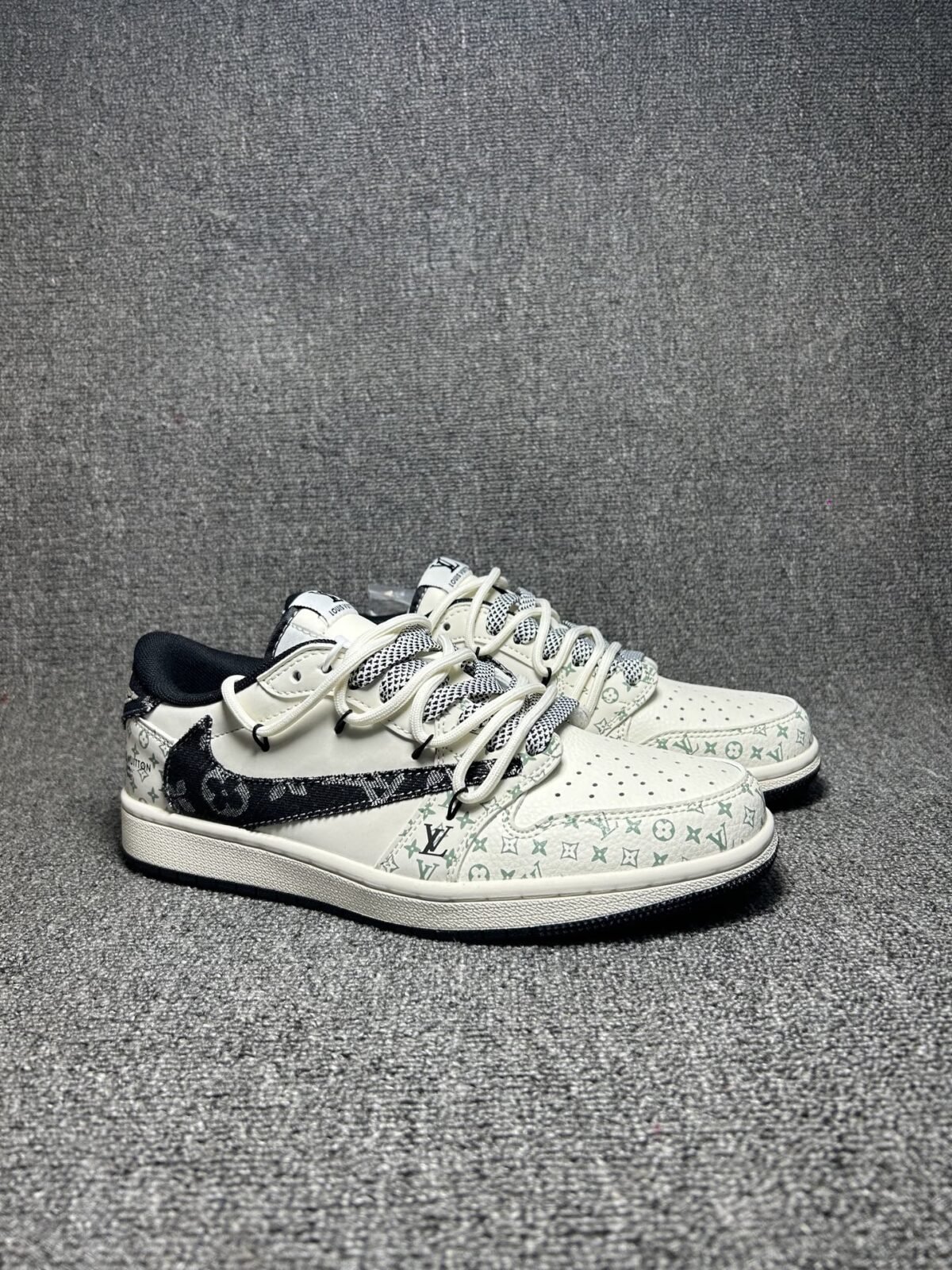 ⁦حذاء Nike Air Jordan 1 Low⁩ - الصورة ⁦3⁩