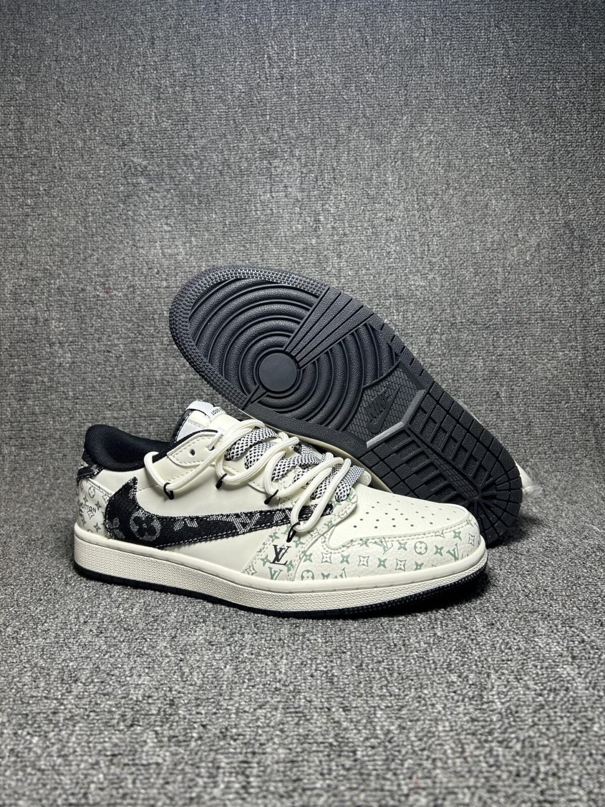 ⁦حذاء Nike Air Jordan 1 Low⁩ - الصورة ⁦4⁩