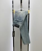 بنطال جينز رجالي من أرماني، بتصميم رسمي مميز