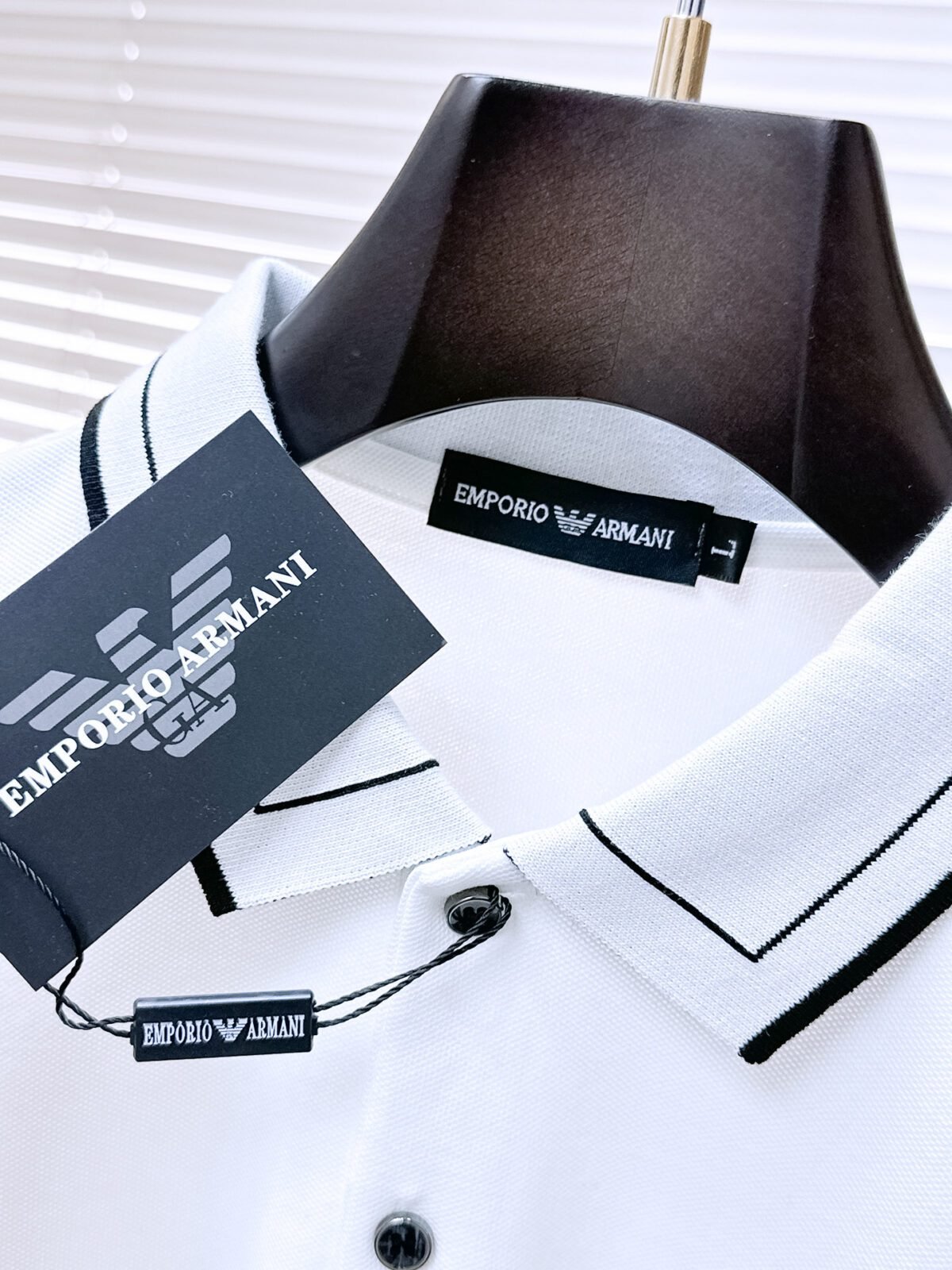 ⁦تيشيرت بولو رجالي جديد من أرماني بأكمام قصيرة وياقة دائرية⁩ - الصورة ⁦7⁩