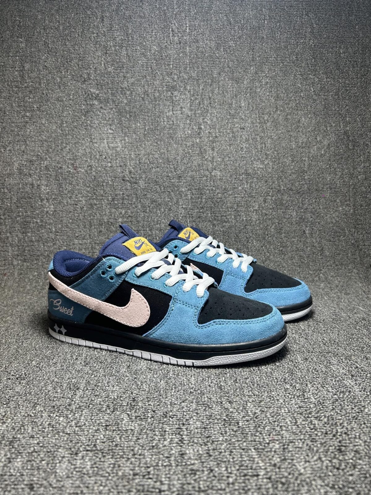 ⁦حذاء Nike SB Dunk Low⁩ - الصورة ⁦3⁩