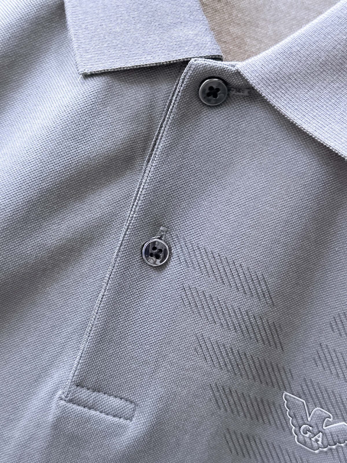 ⁦تيشيرت بولو رجالي جديد من أرماني بأكمام قصيرة وياقة دائرية⁩ - الصورة ⁦9⁩