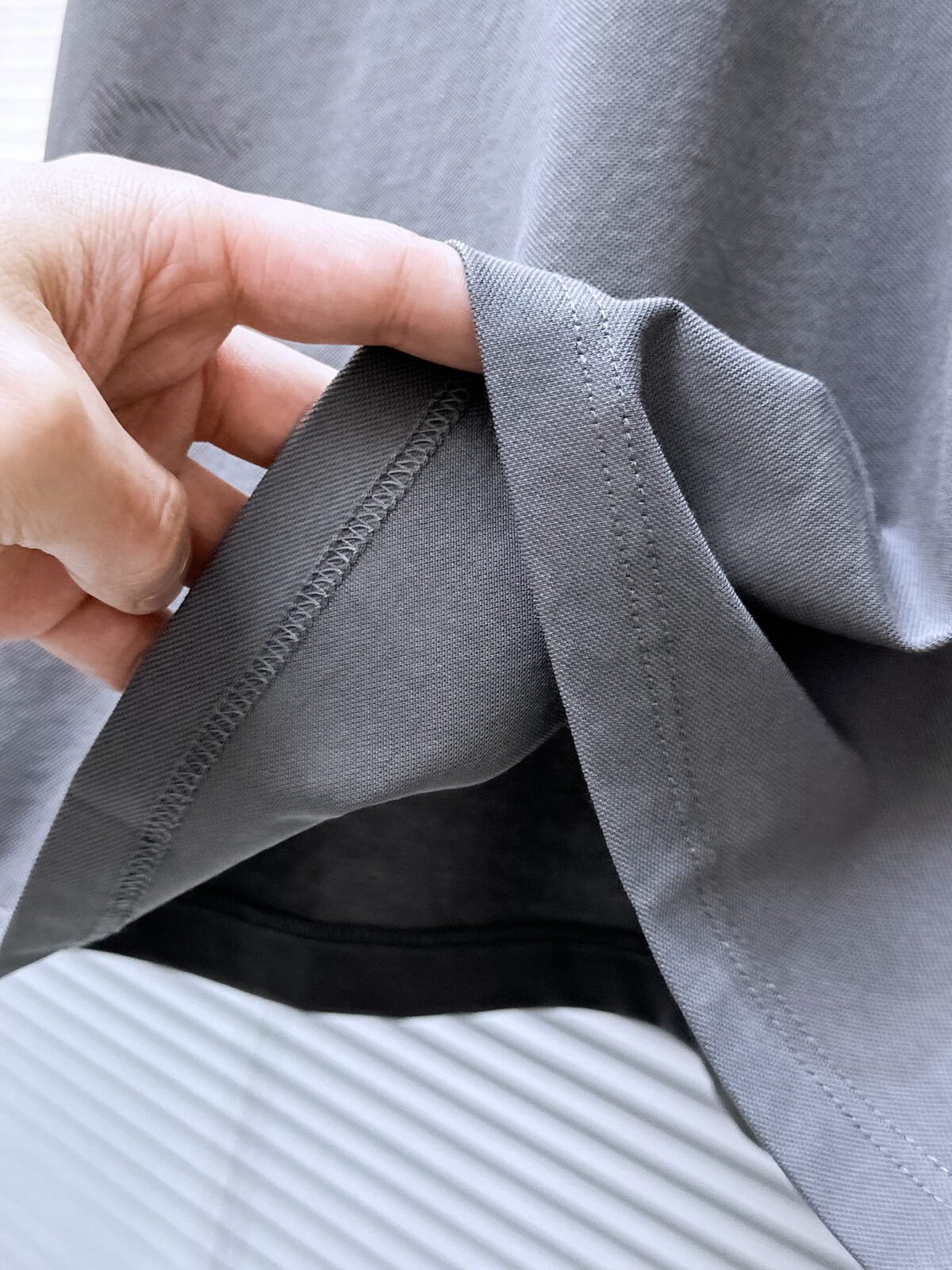 ⁦تيشيرت بولو رجالي جديد من أرماني بأكمام قصيرة وياقة دائرية⁩ - الصورة ⁦8⁩