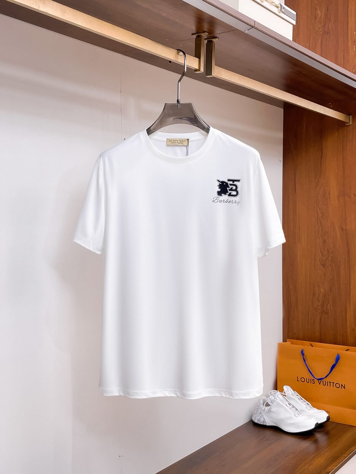 ⁦تيشيرت بربري قطني بأكمام قصيرة⁩ - الصورة ⁦1⁩