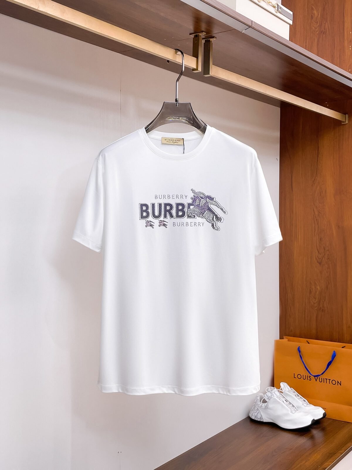 ⁦تيشيرت بربري قطني بأكمام قصيرة⁩ - الصورة ⁦1⁩