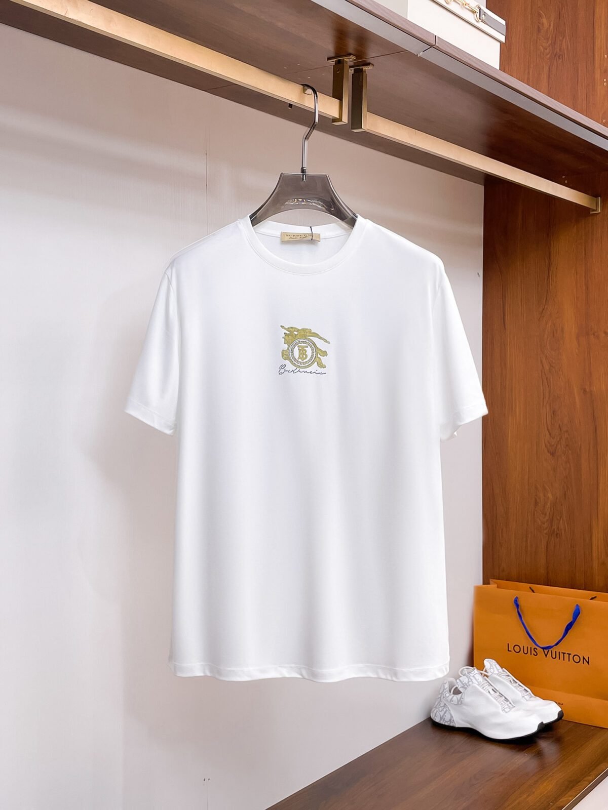 ⁦تيشيرت بربري قطني بأكمام قصيرة⁩ - الصورة ⁦1⁩