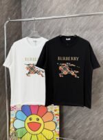 تيشيرت جديد بربري برقبة دائرية وأكمام قصيرة بشعار الفروسية