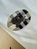 ⁦تيشيرت بولو رجالي جديد بأكمام قصيرة وياقة دائرية من بربري.⁩ - الصورة ⁦6⁩