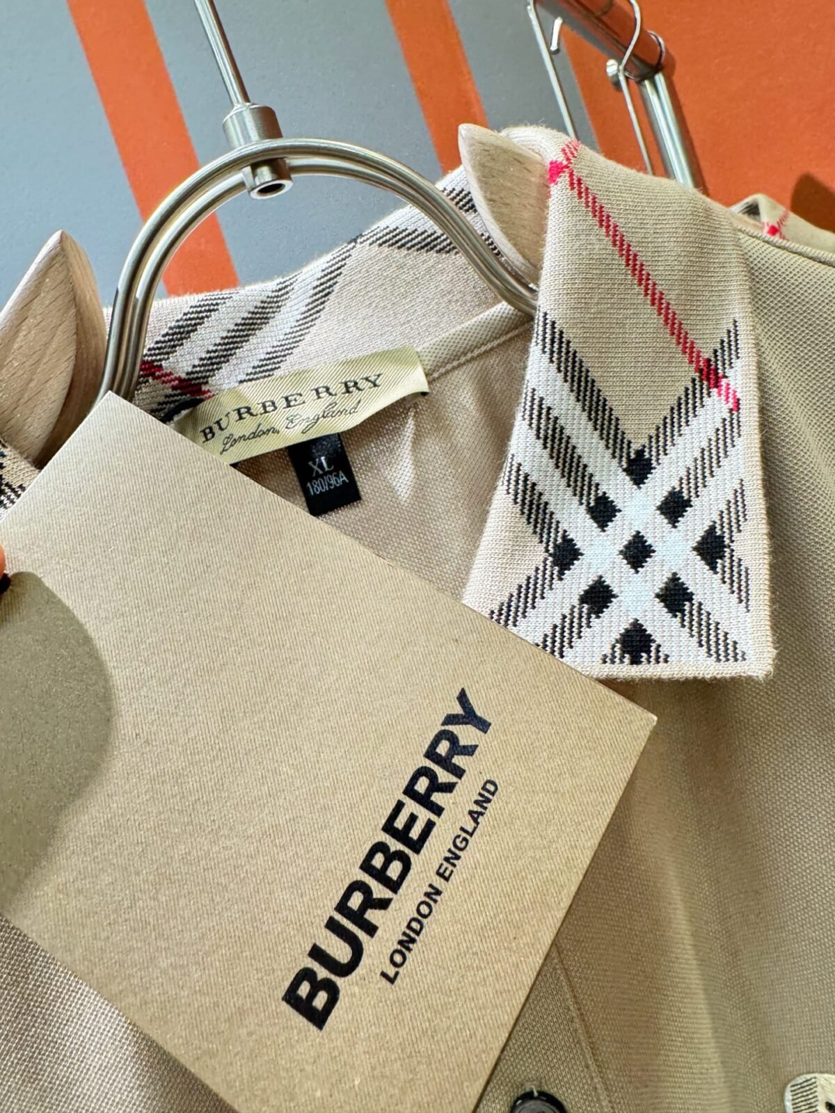 ⁦تيشيرت بولو رجالي جديد بأكمام قصيرة وياقة دائرية من بربري.⁩ - الصورة ⁦7⁩