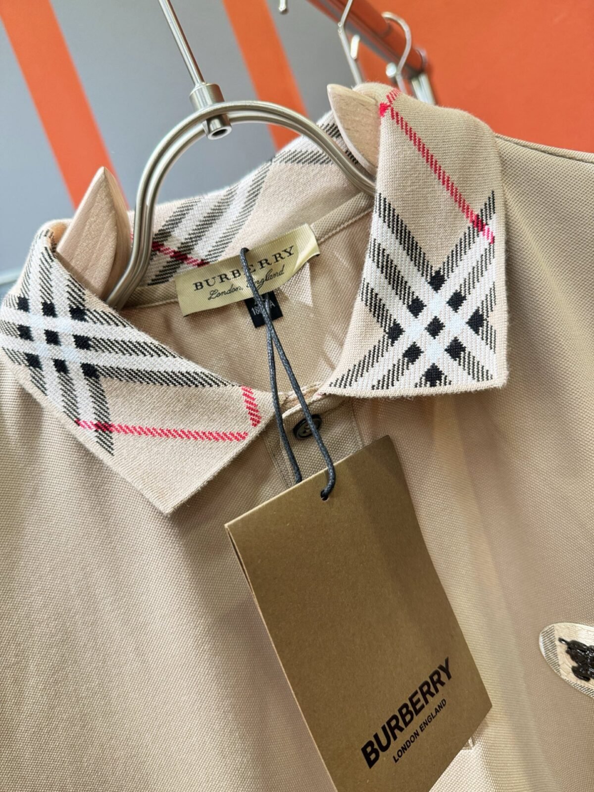 ⁦تيشيرت بولو رجالي جديد بأكمام قصيرة وياقة دائرية من بربري.⁩ - الصورة ⁦5⁩