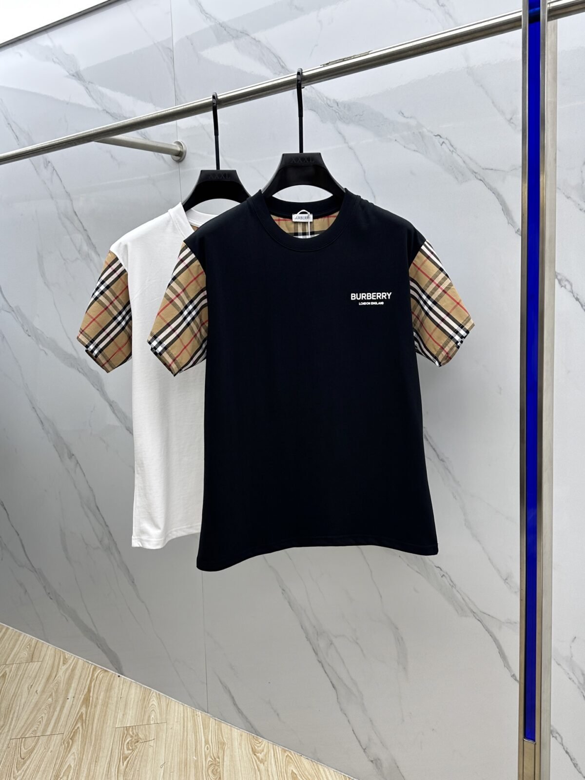 ⁦تيشيرت بربري الجديد بياقة دائرية.⁩ - الصورة ⁦1⁩