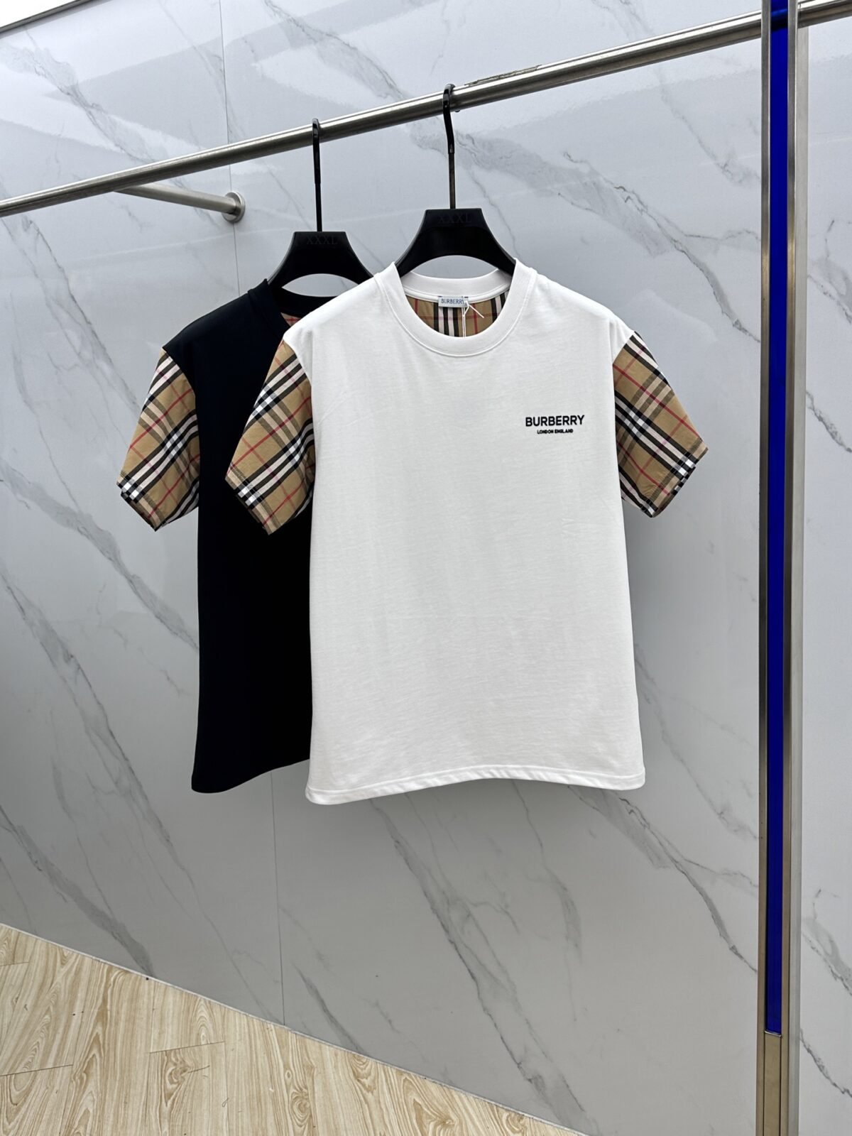 ⁦تيشيرت بربري الجديد بياقة دائرية.⁩ - الصورة ⁦2⁩