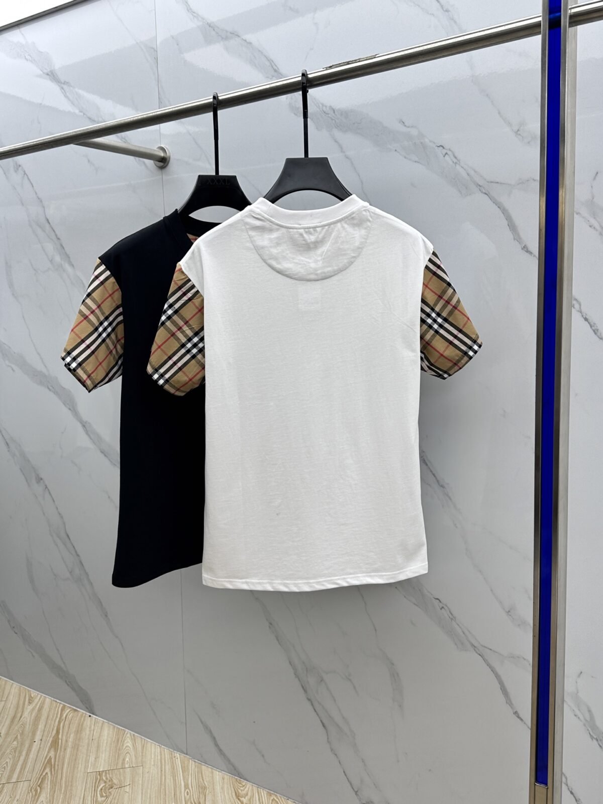 ⁦تيشيرت بربري الجديد بياقة دائرية.⁩ - الصورة ⁦4⁩