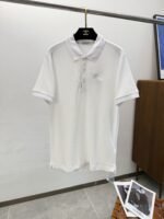 ⁦تيشيرت بولو قصير من قطن بيكيه مطرز بشعار حصان الحرب من بربري⁩ - الصورة ⁦2⁩