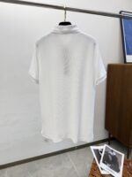 ⁦تيشيرت بولو قصير من قطن بيكيه مطرز بشعار حصان الحرب من بربري⁩ - الصورة ⁦7⁩