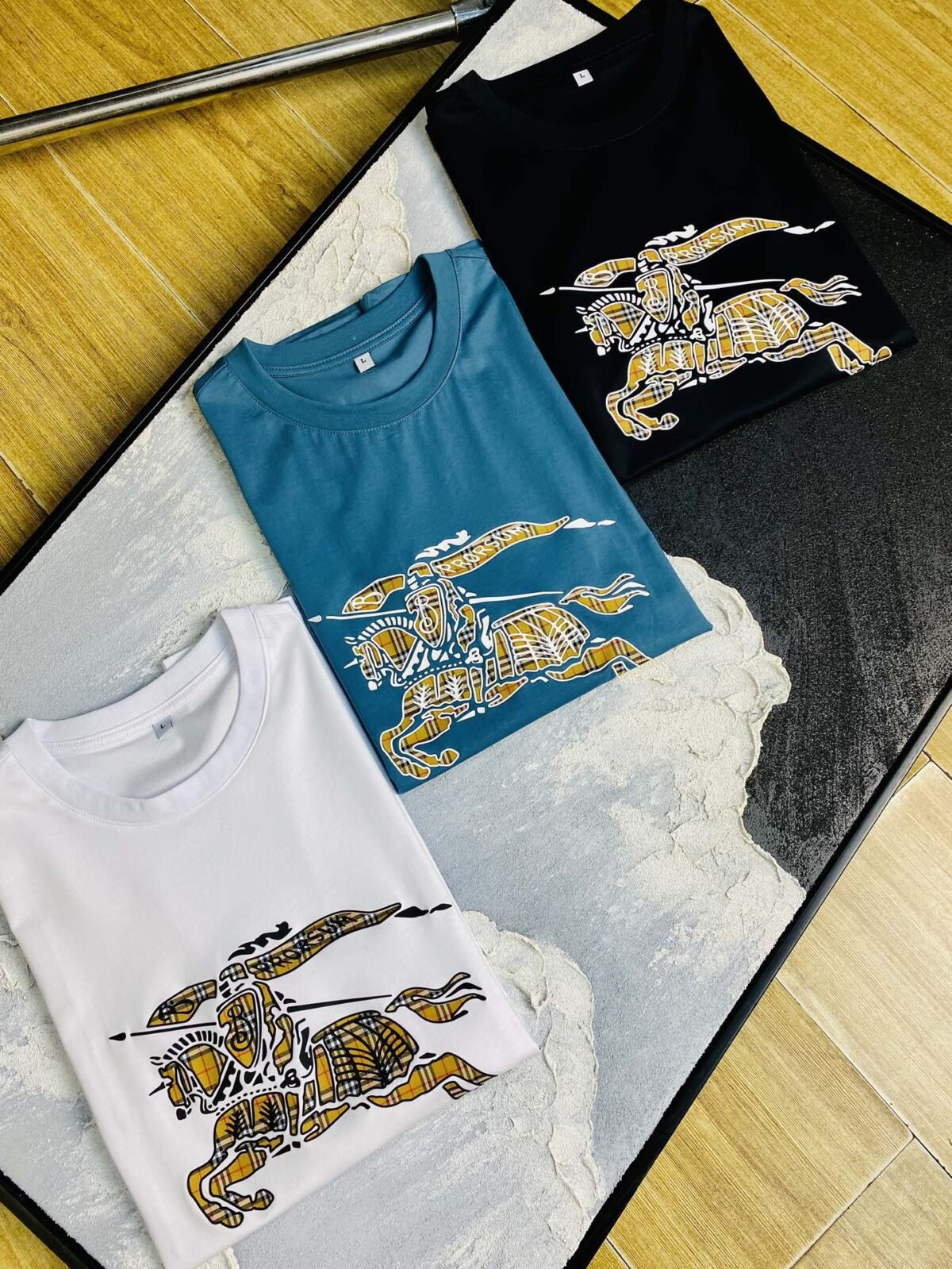 ⁦تيشيرت بربري بأكمام قصيرة⁩ - الصورة ⁦1⁩