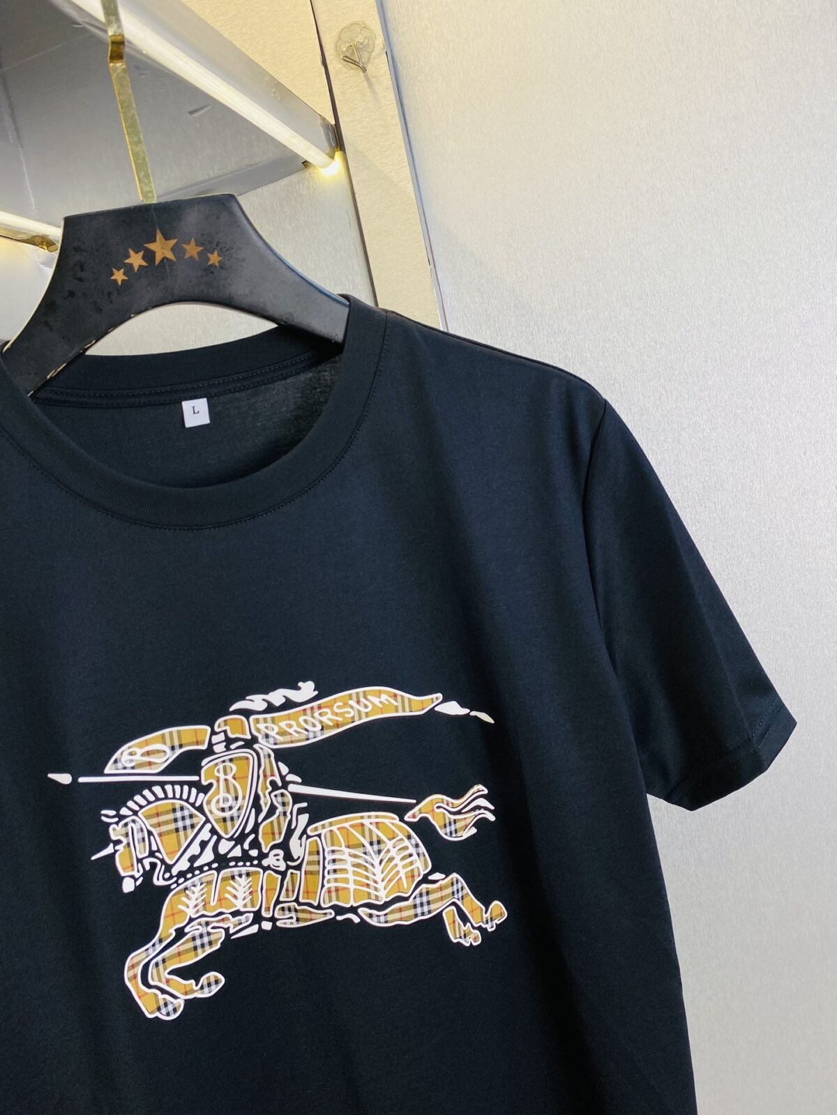 ⁦تيشيرت بربري بأكمام قصيرة⁩ - الصورة ⁦6⁩