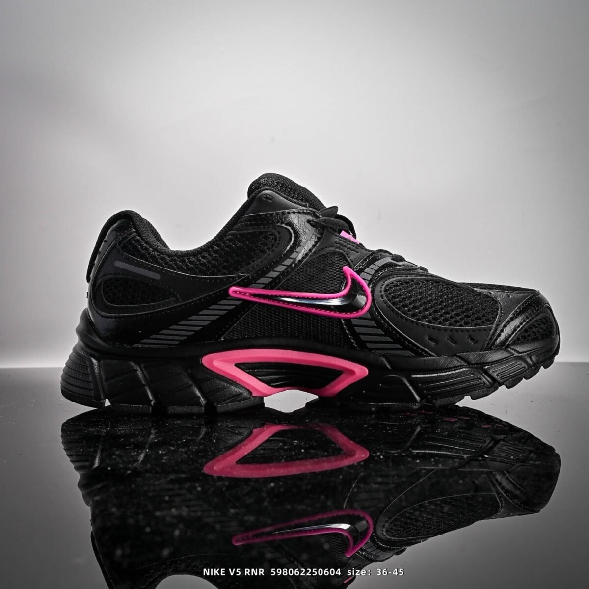 ⁦حذاء NIKE V5 RNR⁩ - الصورة ⁦2⁩