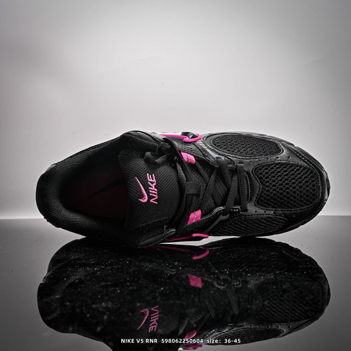 ⁦حذاء NIKE V5 RNR⁩ - الصورة ⁦4⁩