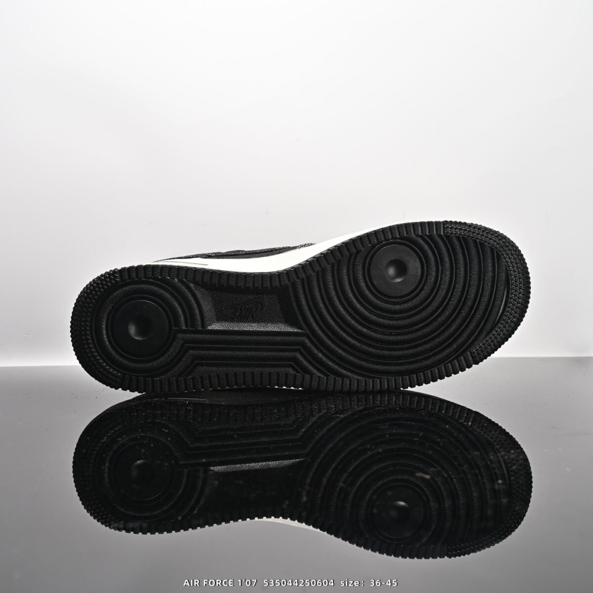 ⁦حذاء Nike Air Force 1 '07⁩ - الصورة ⁦4⁩