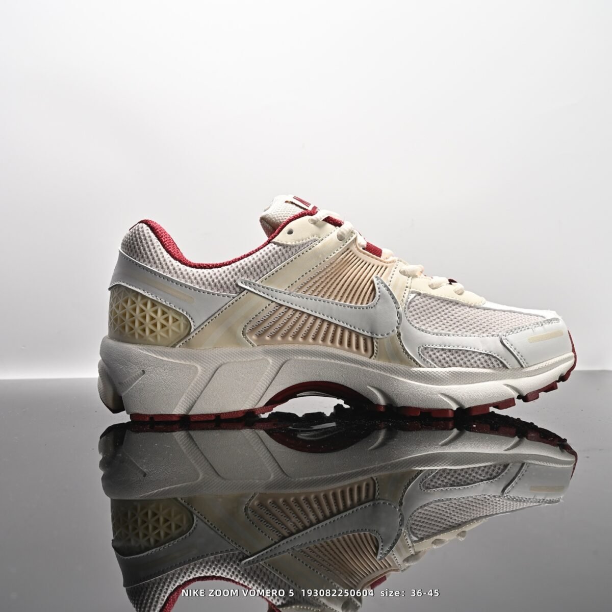 ⁦حذاء Nike Air Zoom Vomero 5⁩ - الصورة ⁦2⁩